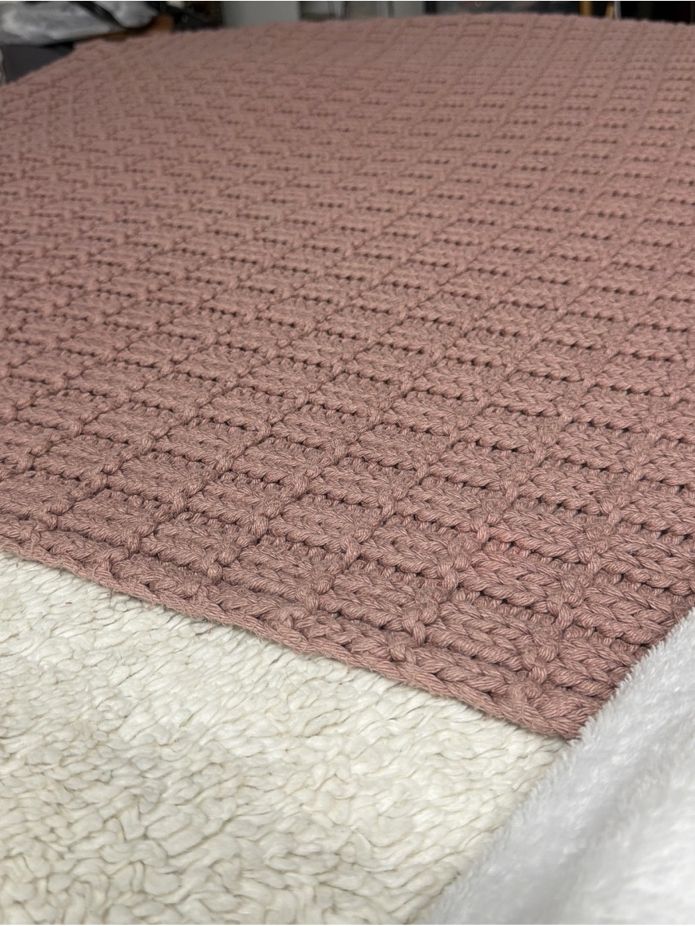 Fieldcrest luxury 100% Cotton handmade 50”x60” Mauve Knit Throw Blanket